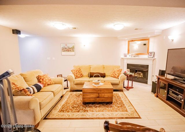 6314 Faris Way, Louisville, KY 40272