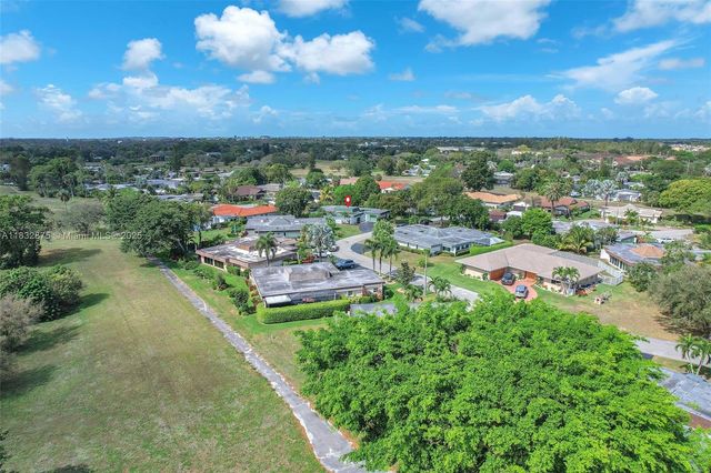 5820 Australian Pine Dr, Tamarac, FL 33319