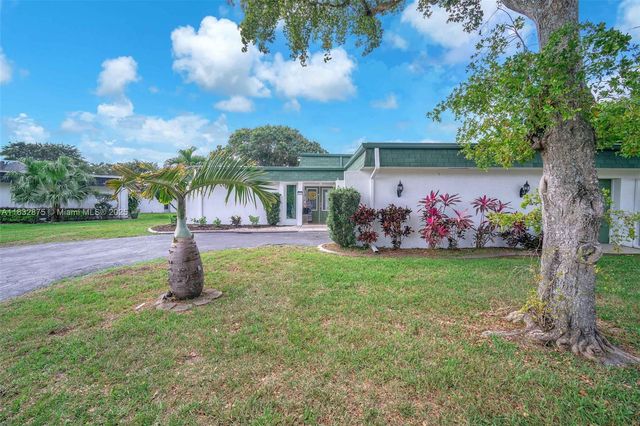 5820 Australian Pine Dr, Tamarac, FL 33319