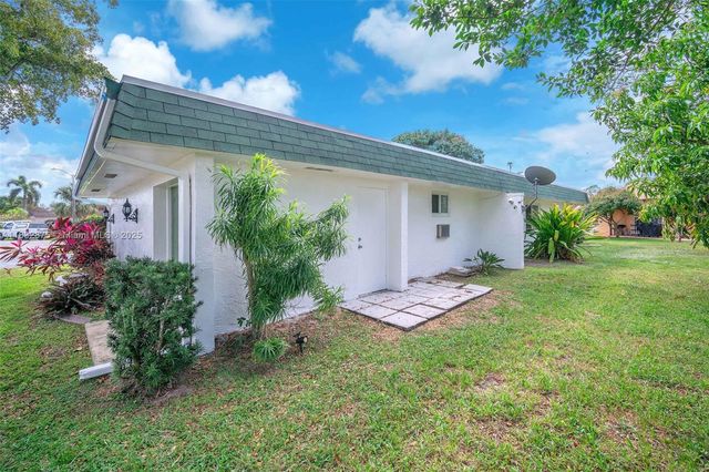 5820 Australian Pine Dr, Tamarac, FL 33319