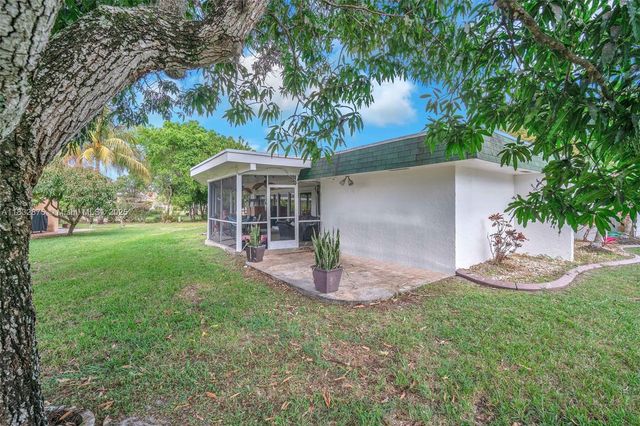5820 Australian Pine Dr, Tamarac, FL 33319