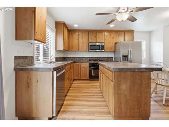 18124 Se BUSH Ter, Portland, OR 97236