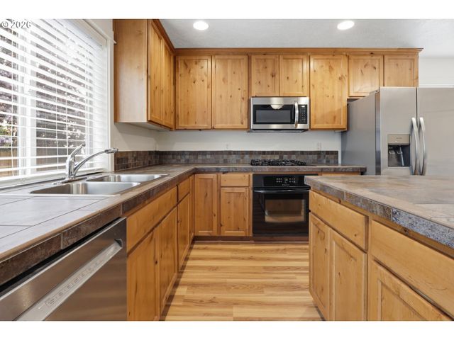 18124 Se BUSH Ter, Portland, OR 97236