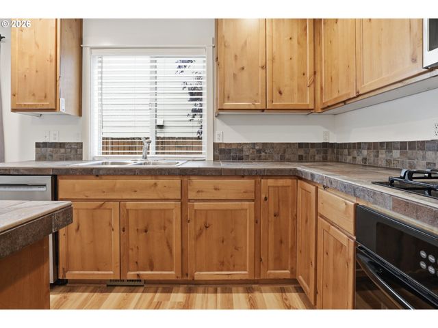 18124 Se BUSH Ter, Portland, OR 97236