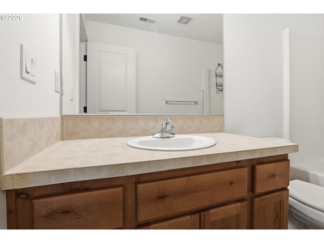18124 Se BUSH Ter, Portland, OR 97236