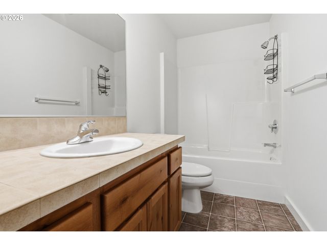 18124 Se BUSH Ter, Portland, OR 97236