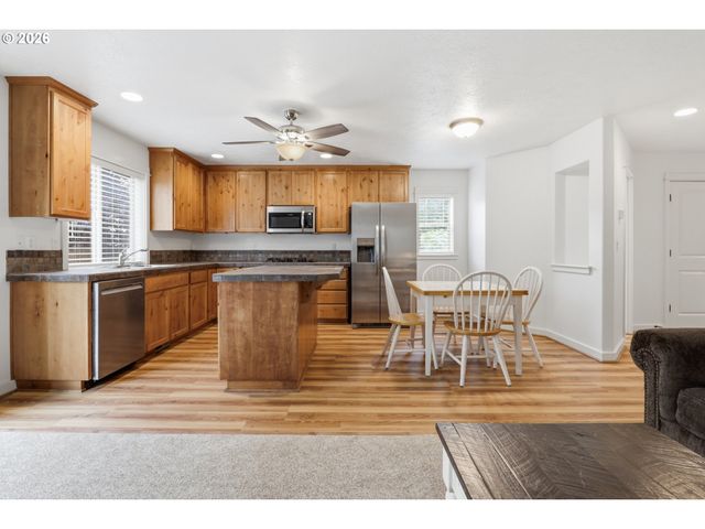 18124 Se BUSH Ter, Portland, OR 97236