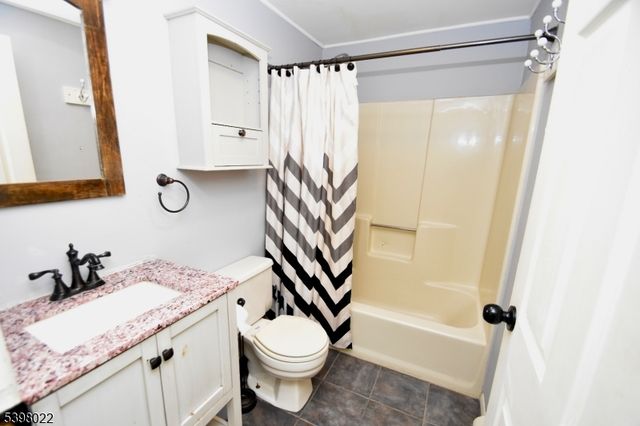 54 Shadyside Rd, West Milford Twp., NJ 07421