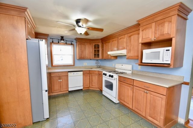 54 Shadyside Rd, West Milford Twp., NJ 07421