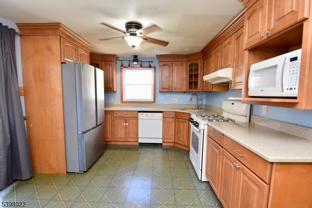 54 Shadyside Rd, West Milford Twp., NJ 07421