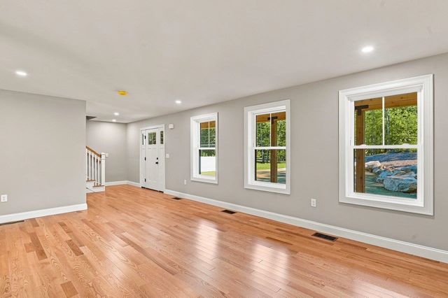 32 Hansonville Road, Rochester, NH 03839
