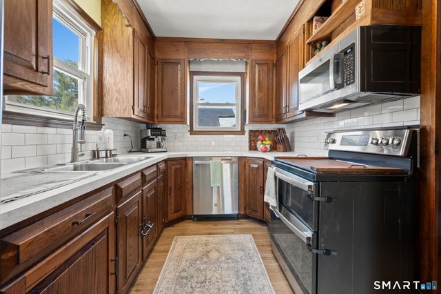 18 Oak Street, Plymouth, CT 06786