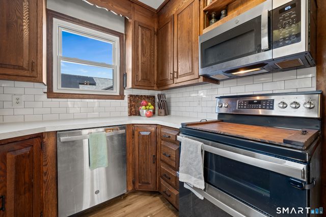 18 Oak Street, Plymouth, CT 06786