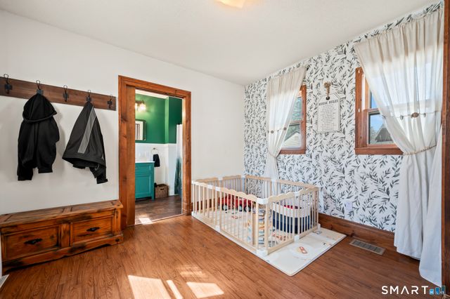 18 Oak Street, Plymouth, CT 06786