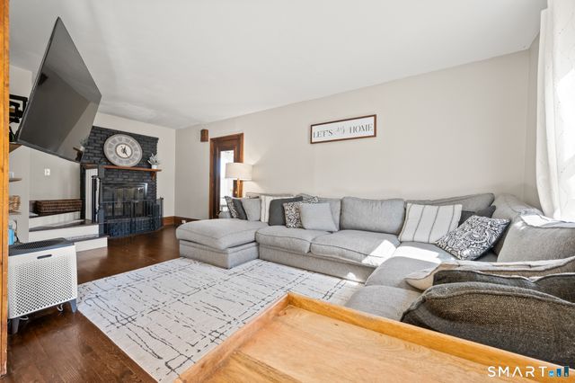 18 Oak Street, Plymouth, CT 06786