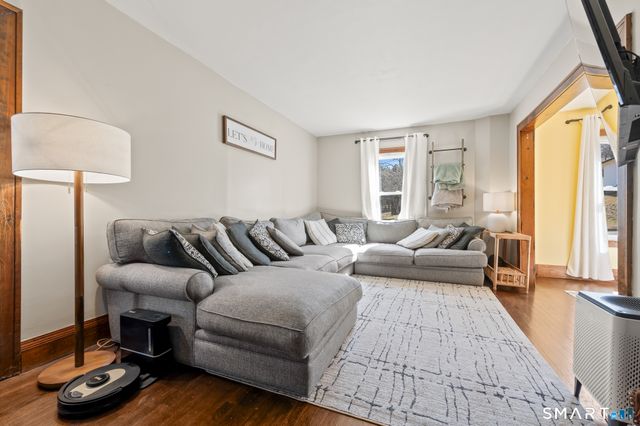 18 Oak Street, Plymouth, CT 06786