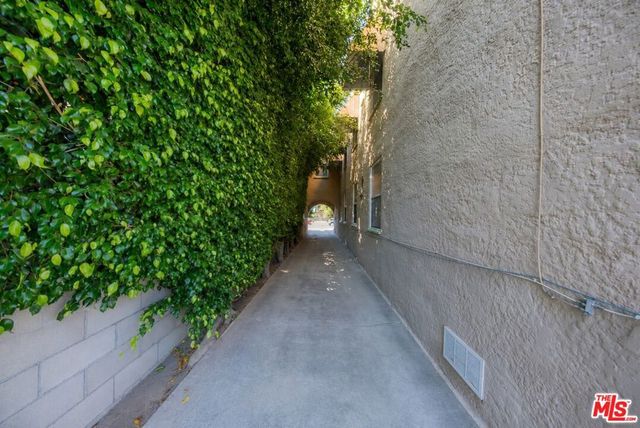 8232 Blackburn Avenue, Los Angeles, CA 90048