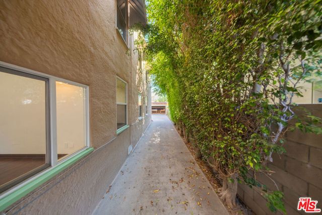 8232 Blackburn Avenue, Los Angeles, CA 90048