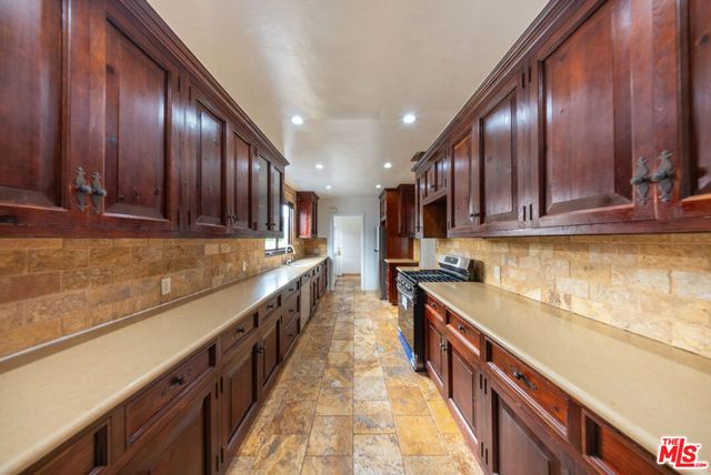 8232 Blackburn Avenue, Los Angeles, CA 90048