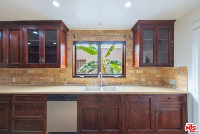 8232 Blackburn Avenue, Los Angeles, CA 90048