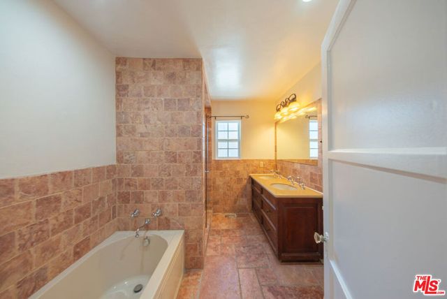8232 Blackburn Avenue, Los Angeles, CA 90048