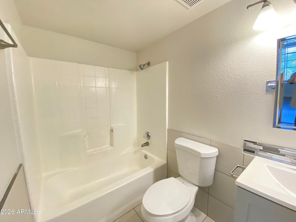 Image 16 of property listing at 2122 E KIRKLAND Lane 3, Tempe, AZ 85281