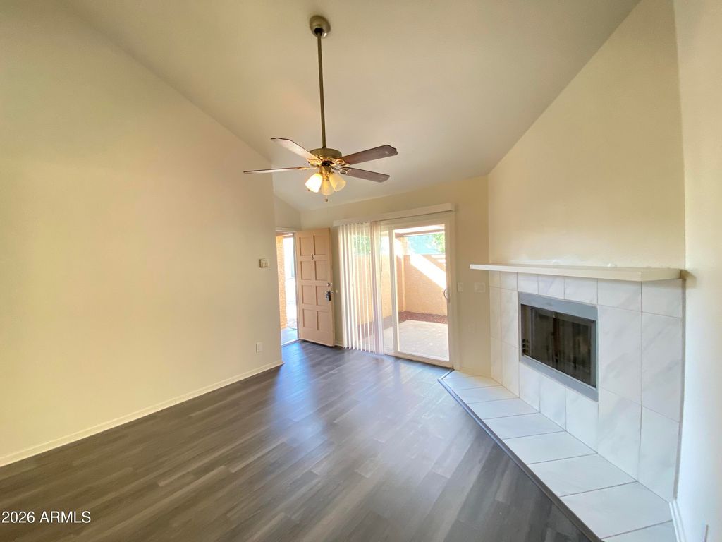 Image 5 of property listing at 2122 E KIRKLAND Lane 3, Tempe, AZ 85281