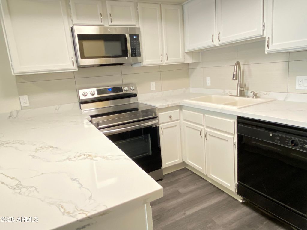 Image 9 of property listing at 2122 E KIRKLAND Lane 3, Tempe, AZ 85281