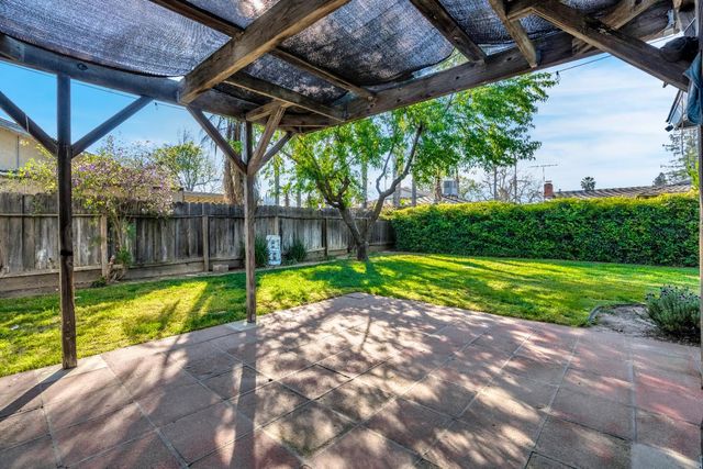 3415 W Oswego Avenue, Fresno, CA 93711