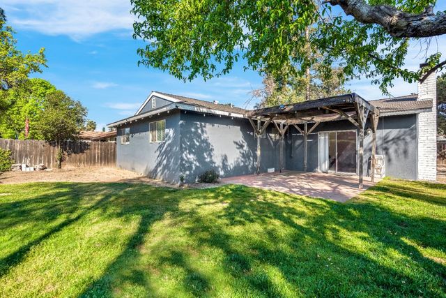 3415 W Oswego Avenue, Fresno, CA 93711