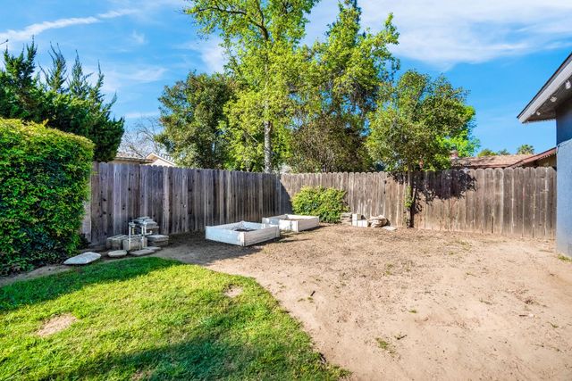 3415 W Oswego Avenue, Fresno, CA 93711