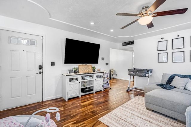 3415 W Oswego Avenue, Fresno, CA 93711