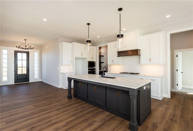 18612 Ironwood Street, Overland Park, KS 66085