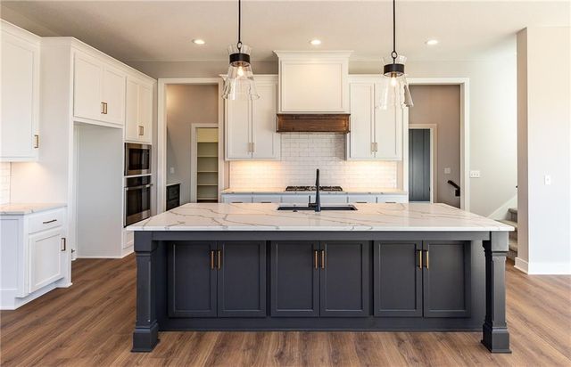18612 Ironwood Street, Overland Park, KS 66085