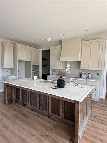 18612 Ironwood Street, Overland Park, KS 66085