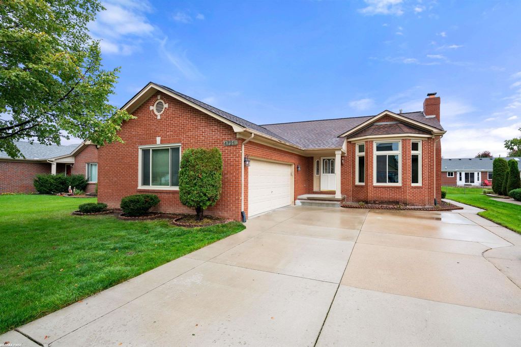 47216 Pamela Drive, Macomb, MI 48044