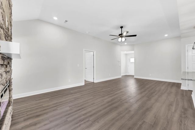 2689 Brewster Dr, Clarksville, TN 37042