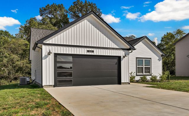 2689 Brewster Dr, Clarksville, TN 37042