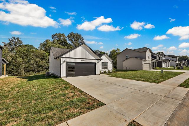 2689 Brewster Dr, Clarksville, TN 37042