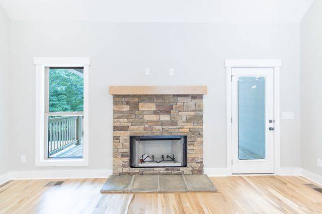 1183 Hangar Dr, Springfield, TN 37172