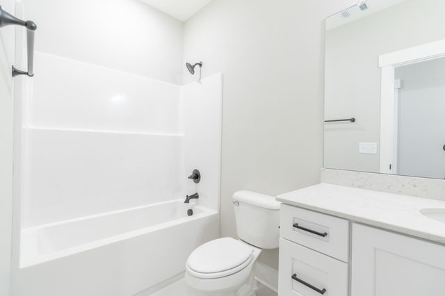 1183 Hangar Dr, Springfield, TN 37172