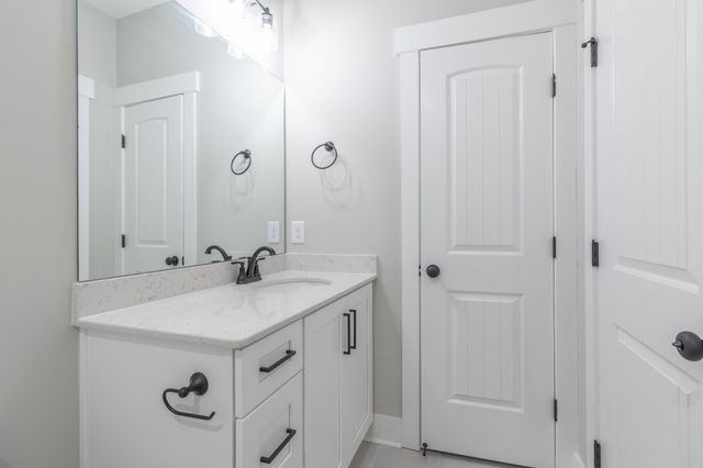 1183 Hangar Dr, Springfield, TN 37172