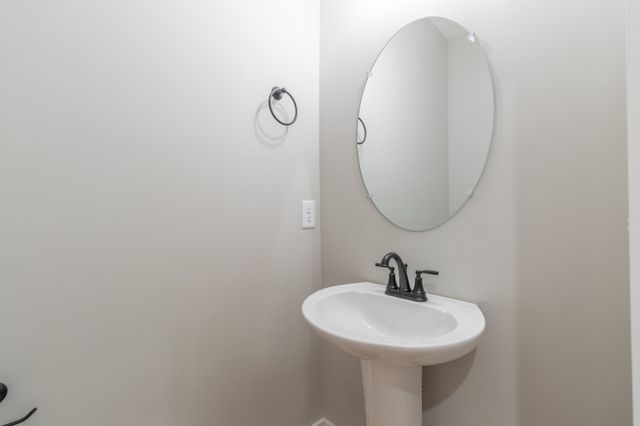 1183 Hangar Dr, Springfield, TN 37172