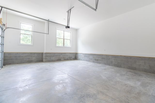 1183 Hangar Dr, Springfield, TN 37172