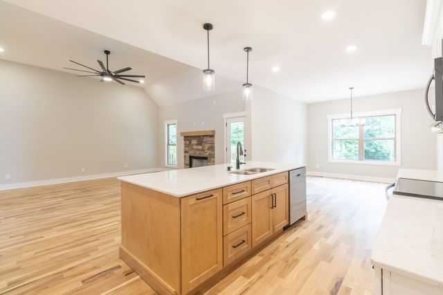 1183 Hangar Dr, Springfield, TN 37172