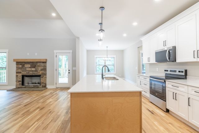 1183 Hangar Dr, Springfield, TN 37172