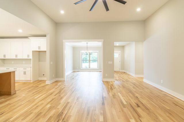 1183 Hangar Dr, Springfield, TN 37172