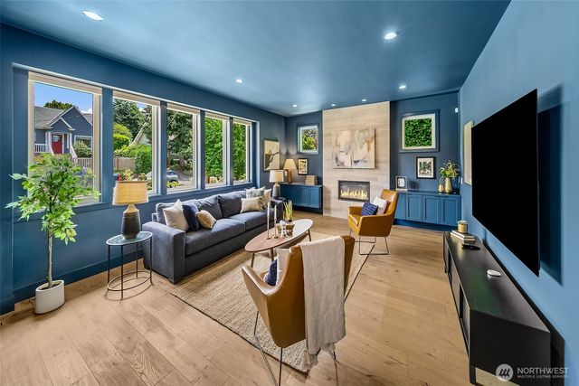 8527 Latona Avenue NE, Seattle, WA 98115