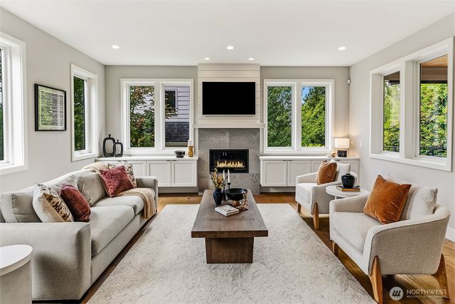 8527 Latona Avenue NE, Seattle, WA 98115