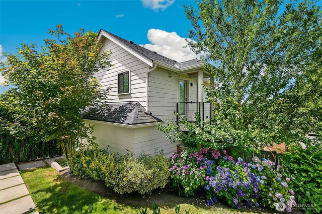 8527 Latona Avenue NE, Seattle, WA 98115